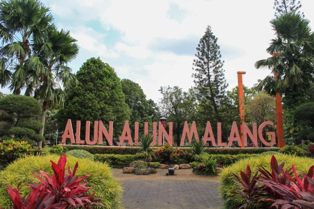 Sawojajar Inn Malang Exterior foto