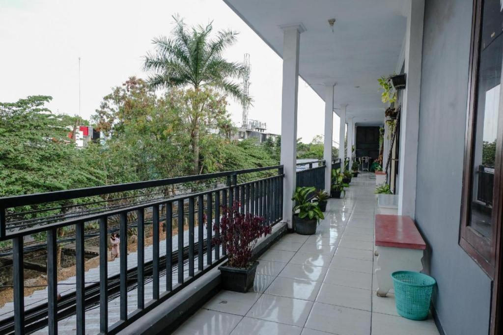 Sawojajar Inn Malang Exterior foto